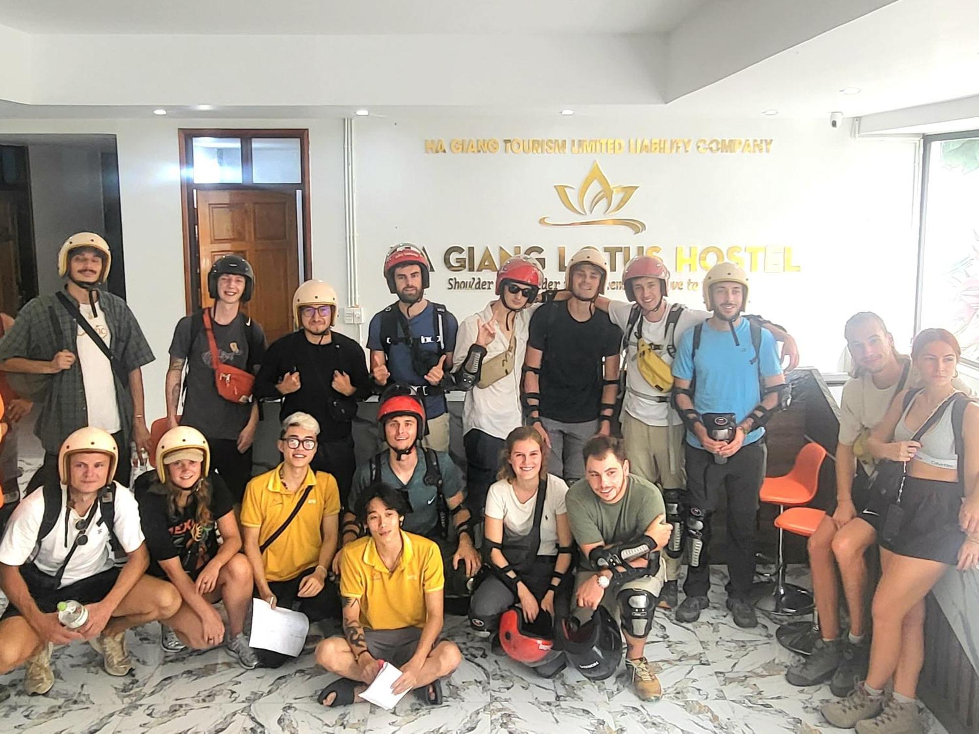 Ha Giang Lotus Hostel Motorbikes Tours מראה חיצוני תמונה