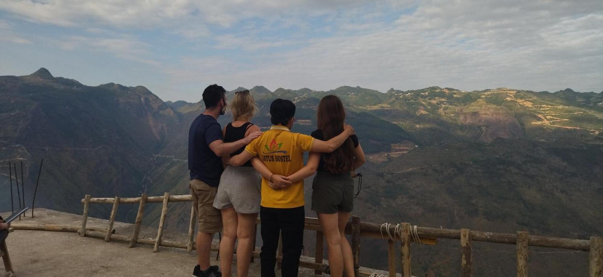 Ha Giang Lotus Hostel Motorbikes Tours מראה חיצוני תמונה
