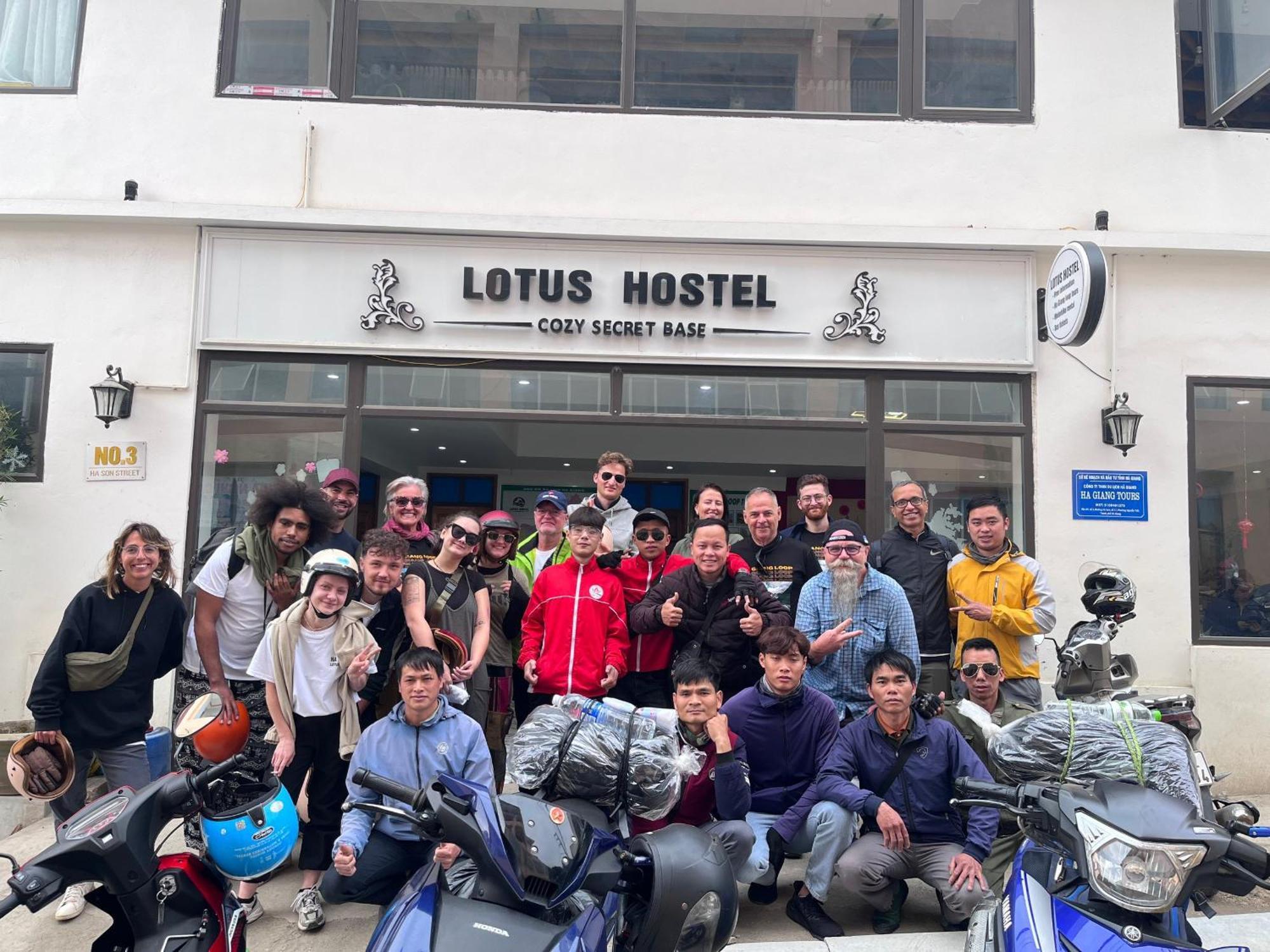 Ha Giang Lotus Hostel Motorbikes Tours מראה חיצוני תמונה